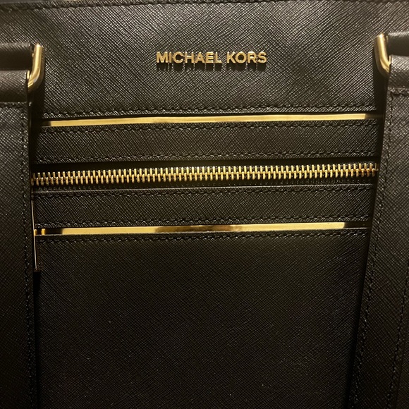 Michael Kors Frame Out Item Large Tote Bag - Picture 5 of 16